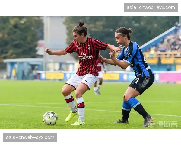 特写:终场哨响,维克托-文班亚马与切特-霍姆格伦交换球衣,相约休赛期训练