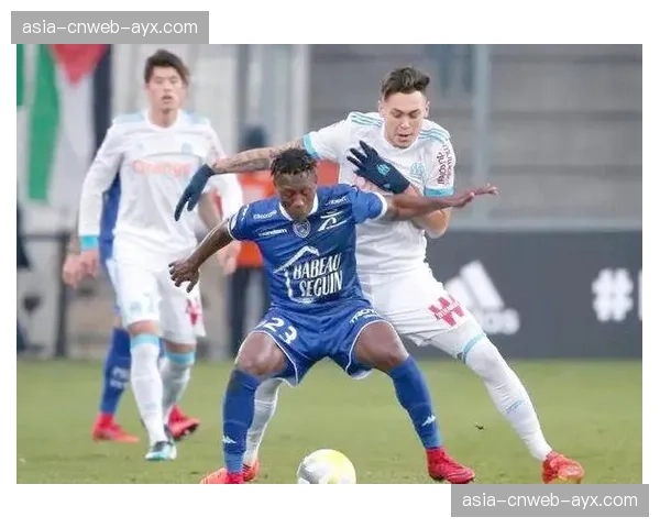 数据速递:巴黎圣日耳曼对阵特鲁瓦一役,双方球员总跑动距离达225公里 数据速递:巴黎圣日耳曼对阵特鲁瓦一役,双方球员总跑动距离达225公里