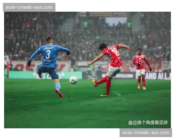 从争议到英雄：美因茨门将曾特纳扑出关键点球后接受全场欢呼